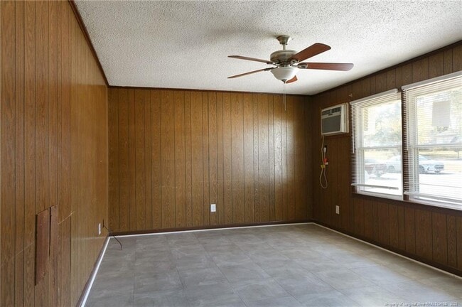 Building Photo - 1045 Rulnick St
