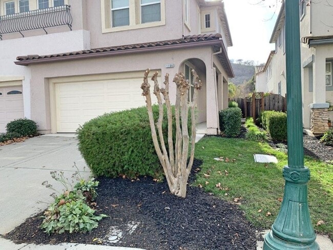 Building Photo - NEWER MODERN 3 BEDROOM VACAVILLE *STAR REN...