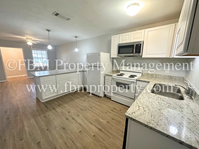Building Photo - 108-110 Sunset Dr