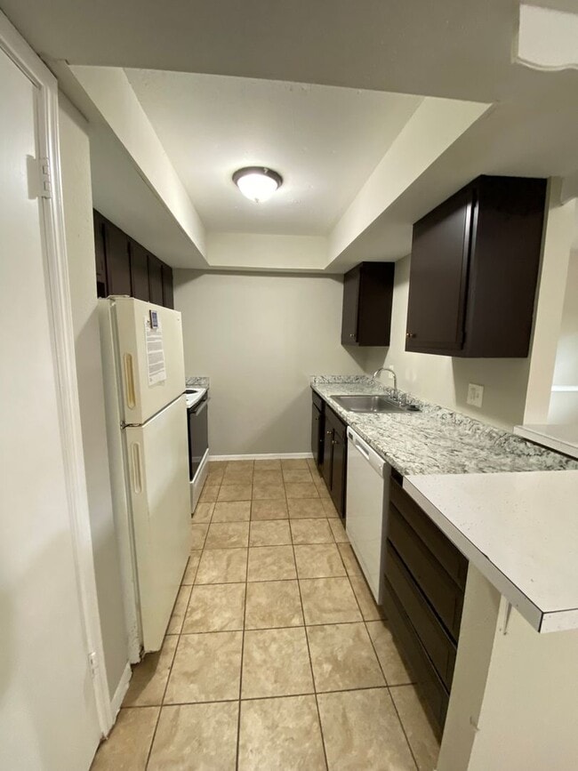 Foto del edificio - Large 1 BED 1 BATH