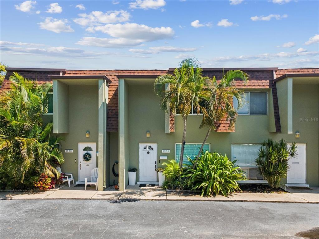 Foto principal - 1308 70th St N