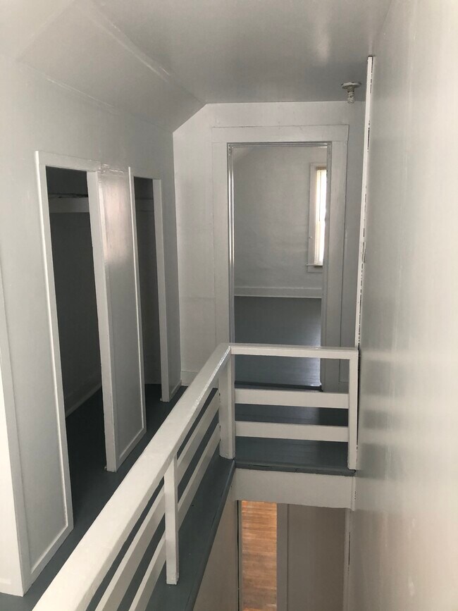 Foto del edificio - 477 3rd Ave NE