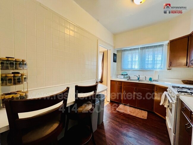 Foto del edificio - 3047 S Howell Ave