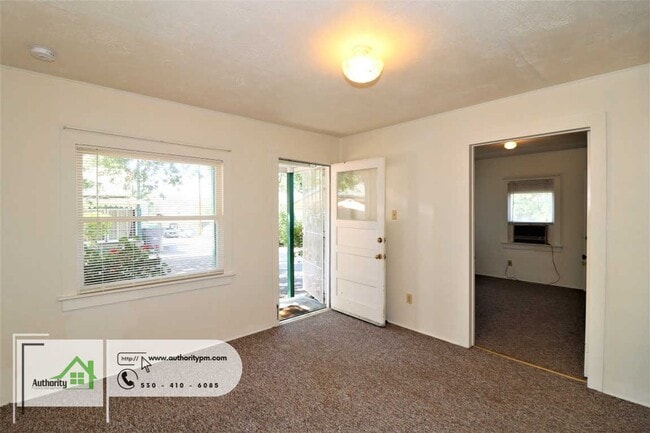 Building Photo - 1825 Grand Coulee Blvd