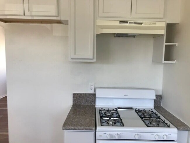 Foto del edificio - "Charming 3-Bedroom Gem in Boron - Cozy Living with 850 Sq Ft of Comfort!"