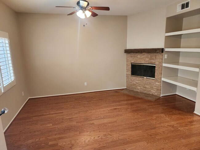 Building Photo - Murrieta 2 Bedroom Townhome + Office, Loft and 2 Car Garage