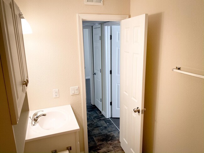 Foto del edificio - 161 E Strong St