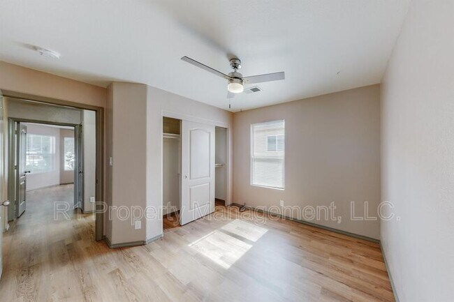 Foto del edificio - 745 Valley Meadows Dr