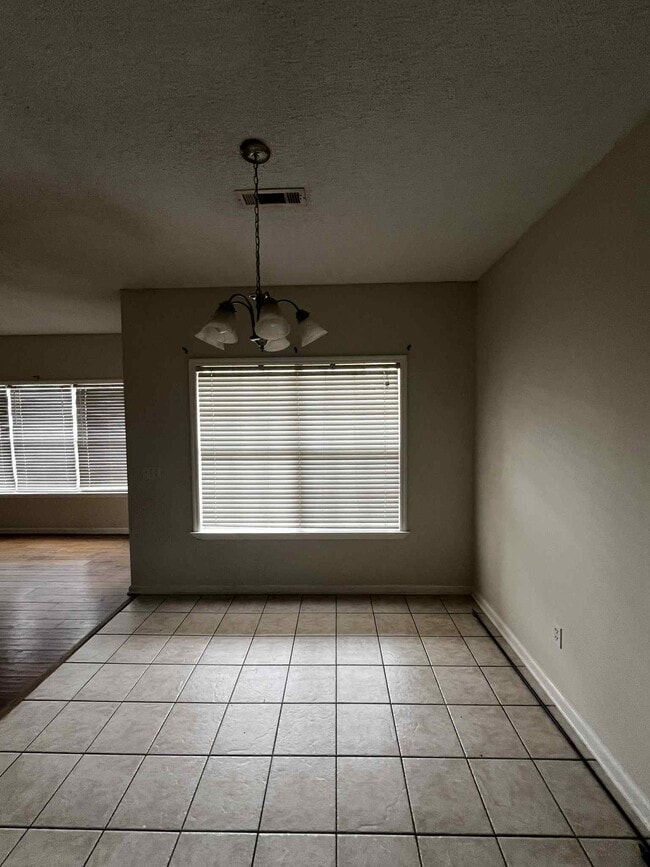 dining room - 79 Courtyard Way