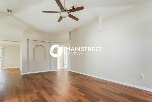 Building Photo - 4 Bedroom Pet-Friendly Home in Winter Haven, FL with Main Street Renewal