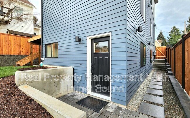 Building Photo - 5115 26th Ave NE