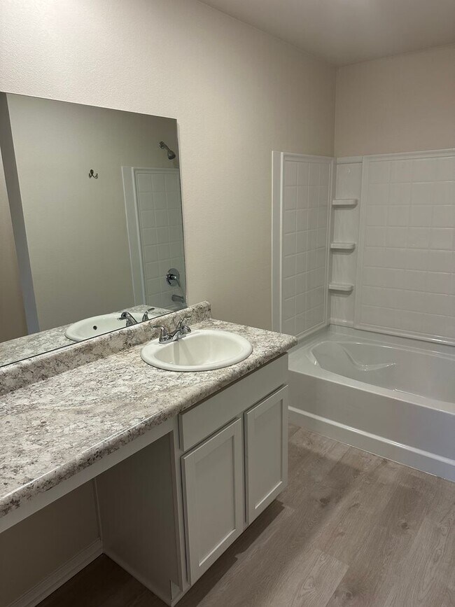 Foto del edificio - Brand New Three Bedroom | Two Bathroom Hom...