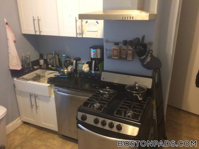 Building Photo - 137 Columbia St