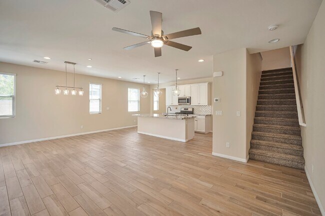 Foto del edificio - 780 Aurora Vale Pl