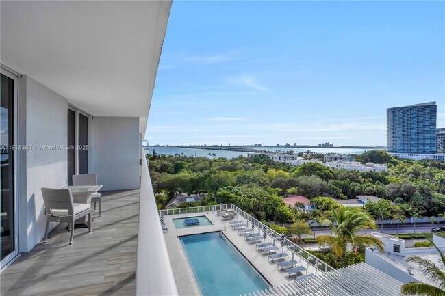 Foto del edificio - 4250 Biscayne Blvd