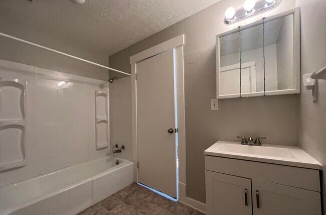 Foto del edificio - 4412 N 61st St