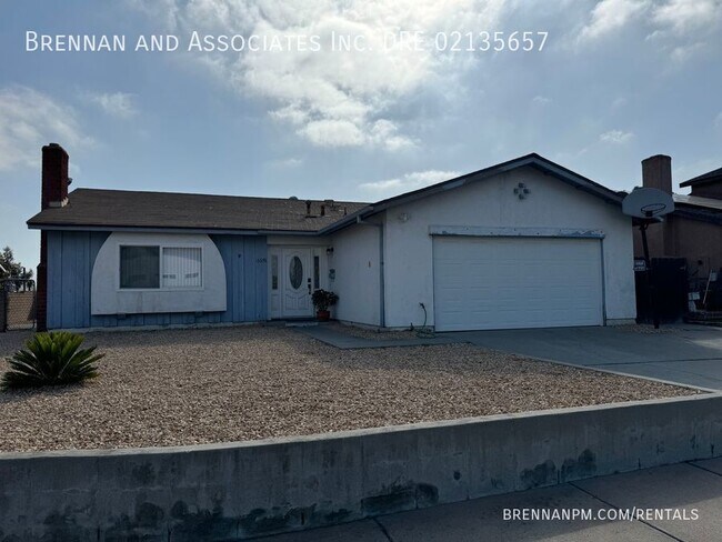 Foto del edificio - Spacious 4-Bed, 2-Bath Family Home with a ...