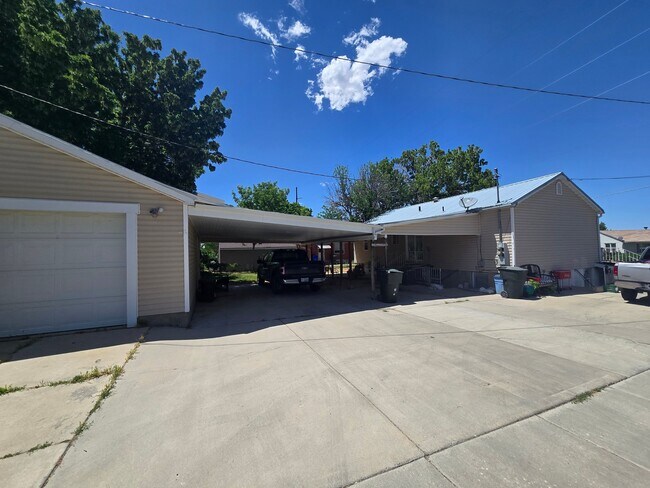 Building Photo - 509 W 200 S