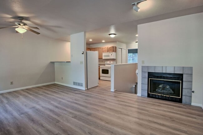 Foto del edificio - 3025 W Stuart St