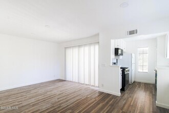 Building Photo - 2554 Olive Dr