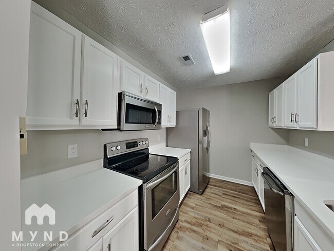 Foto del edificio - 5757 Strathmoor Manor Cir