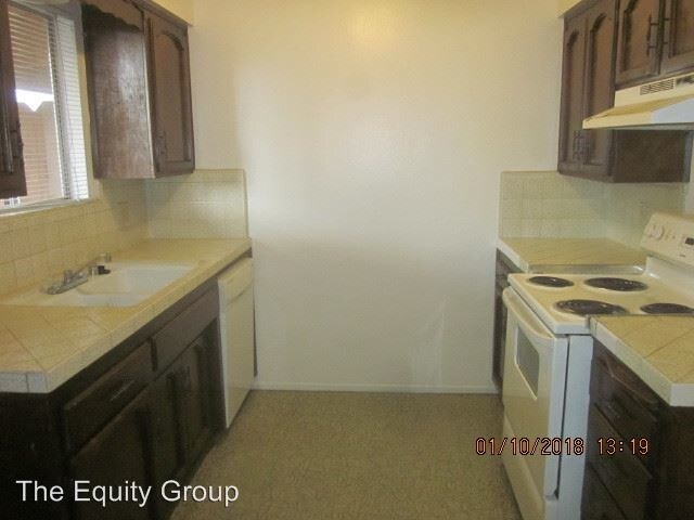 Building Photo - 2530 W Hemlock Ct