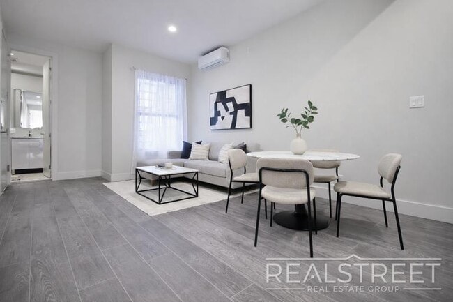 Foto del edificio - Modern 1 Bed w Dishwasher/Laundry/Garden