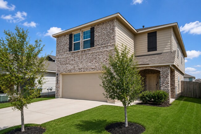 Foto del edificio - No Application Fees and 2 Week Free Move-In Special! Spacious 2-Story Home w/ Open Floor Plan & P...
