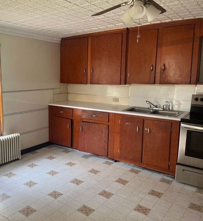 Building Photo - 12 Belding St