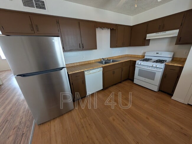 Foto del edificio - 95 Darlene Rd SE