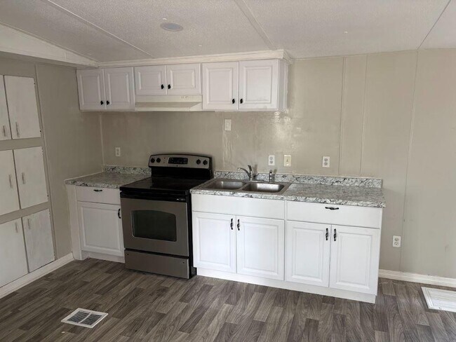 Foto del edificio - 8135 Tolles Dr