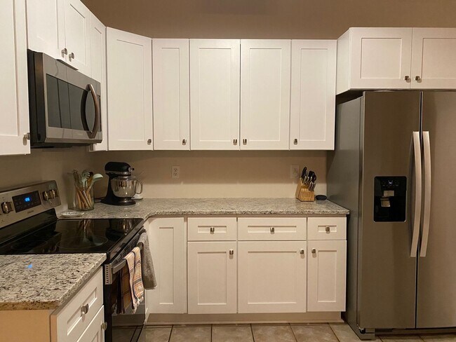 Building Photo - Eastside Three Bedroom Available for Rent July 2026