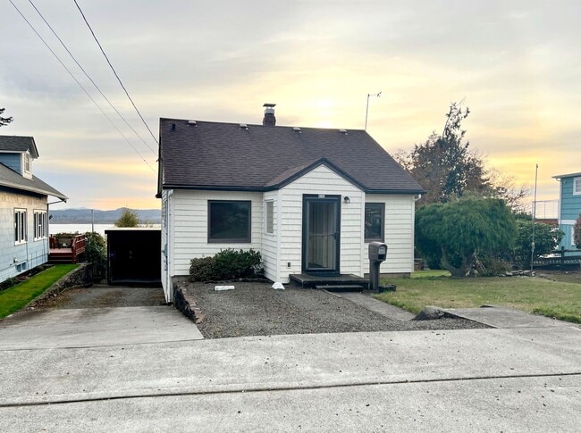 Building Photo - 436 Chinook St, Astoria, OR 97103