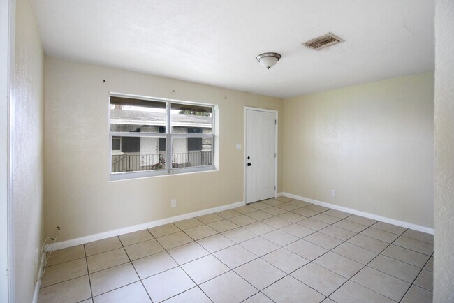 Foto del edificio - 698 SW 4th St