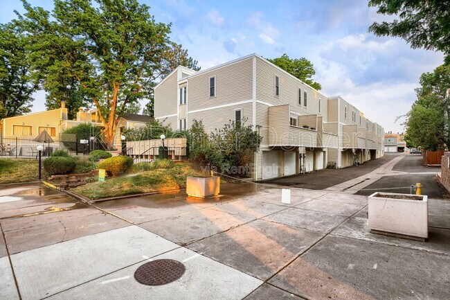 Building Photo - 1050 S Monaco St Pkwy