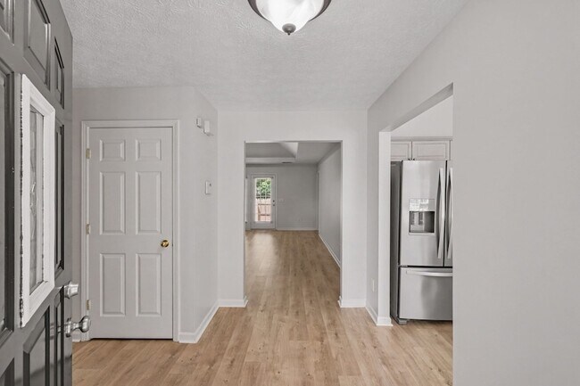 Foto del edificio - 1360 Harrington Dr