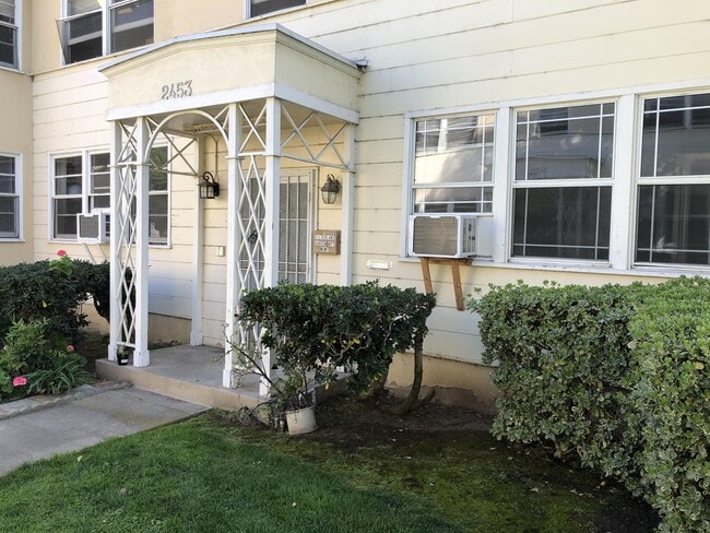 Foto del edificio - 2453 Silver Lake Blvd