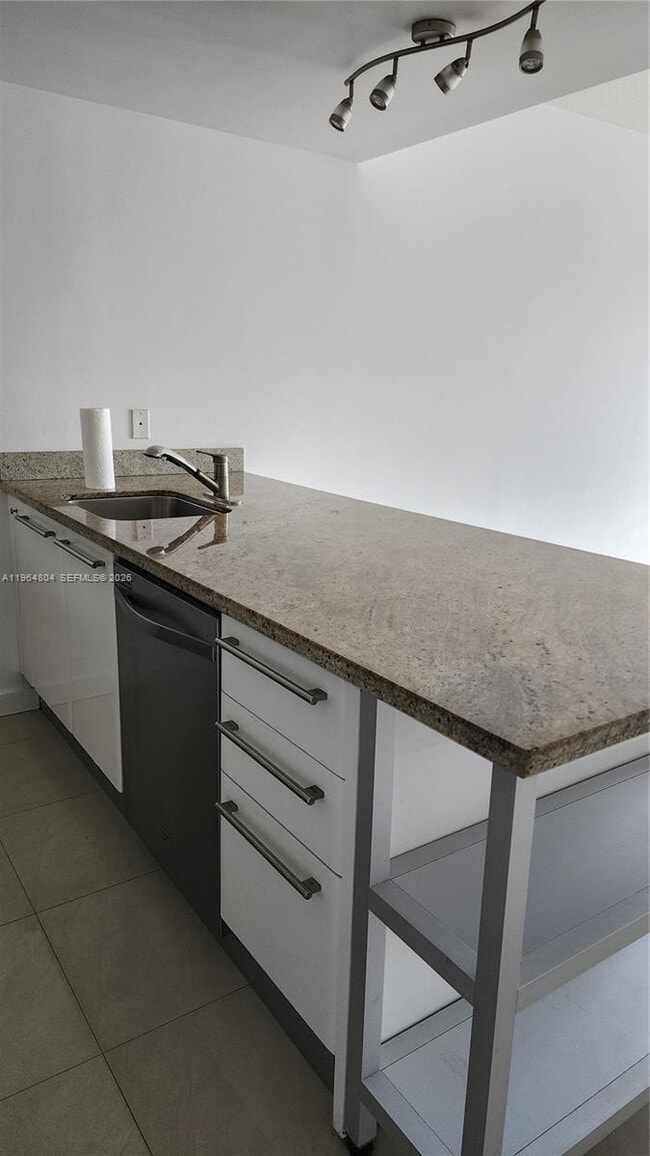 Foto del edificio - 185 SW 7th St