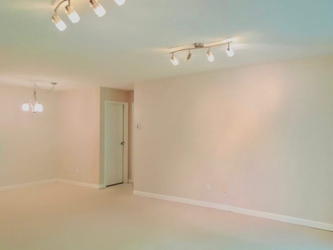 Building Photo - 52 Village Brook Ln