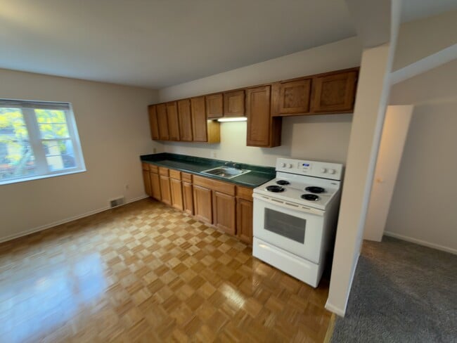 Building Photo - 846 Beaconsfield Ave