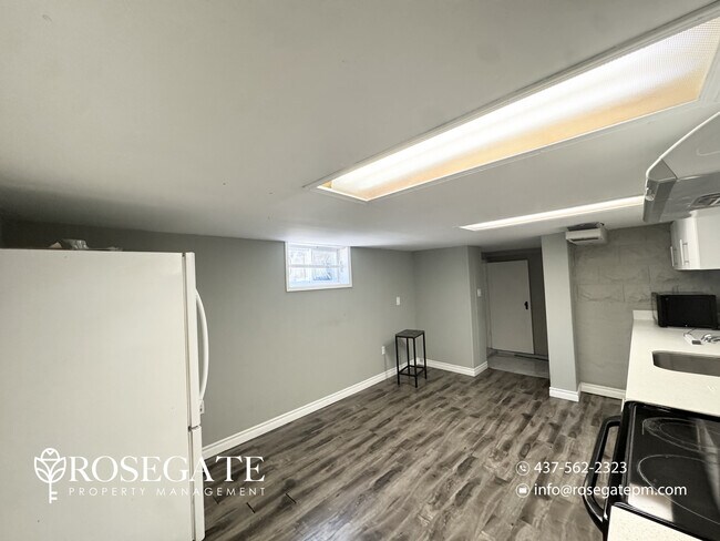 Photo du bâtiment - Pet-Friendly Walkout Studio Basement with In-Unit Laundry – East York