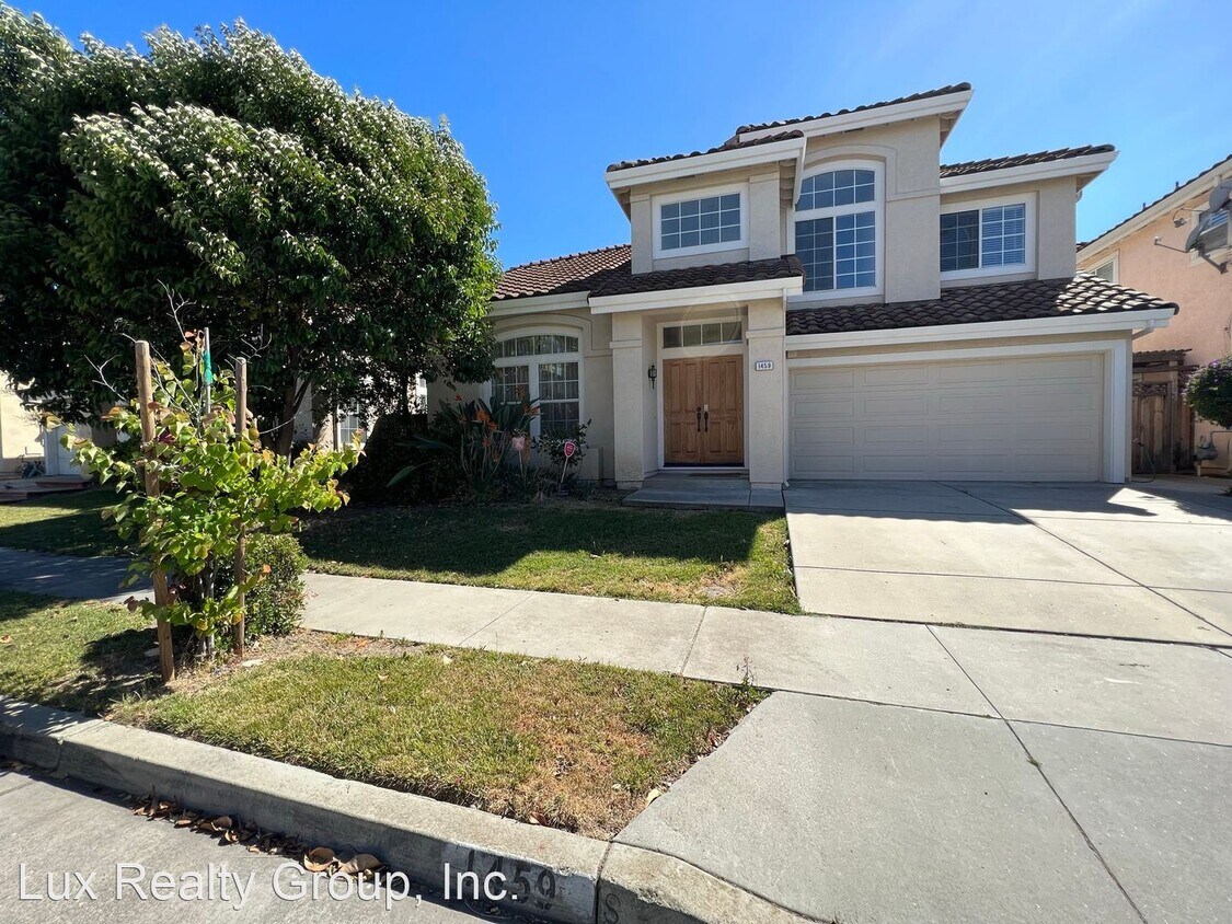 Foto principal - 4 br, 3 bath House - 1459 Maxwell Way