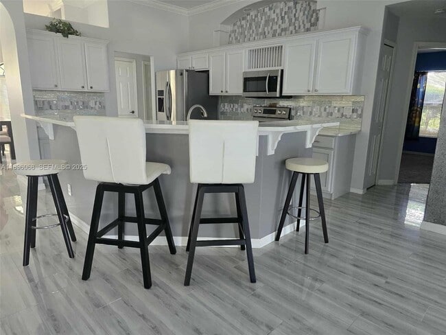 Building Photo - 3401 SW San Benito St