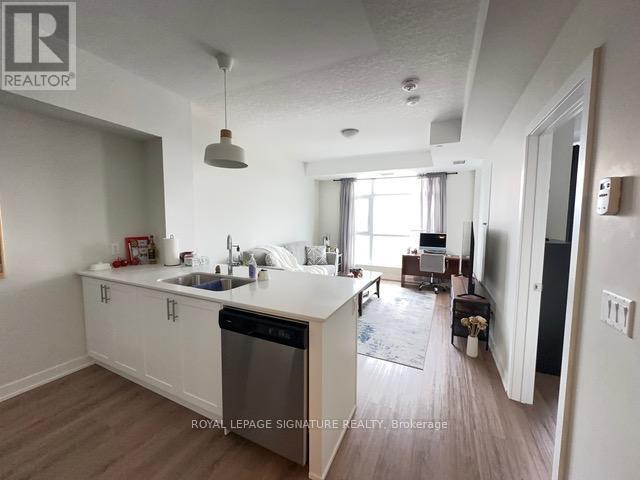 Photo du bâtiment - 600-600 N Service Rd