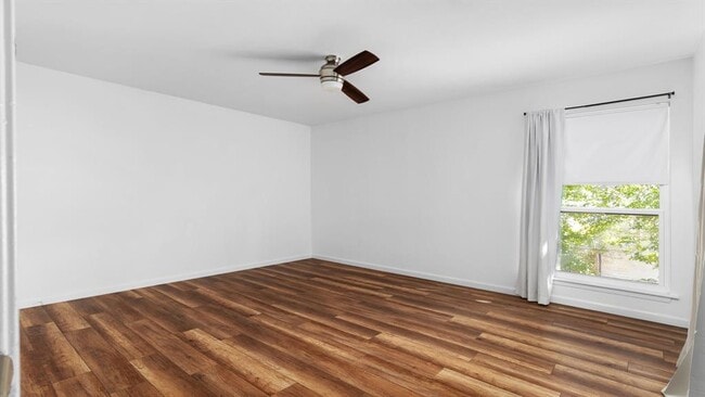 Building Photo - 7002 Crystalbrook Dr