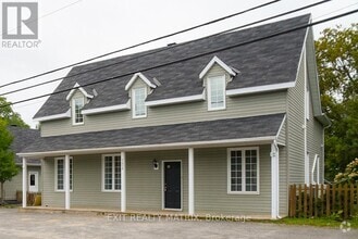 Building Photo - 1429 Meadow Dr