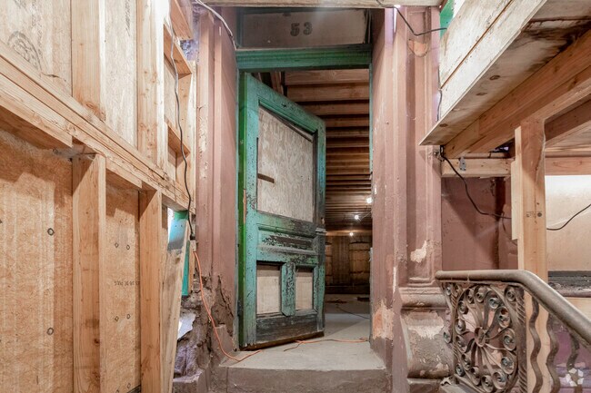 Puerta de entrada - 53 W 119th St