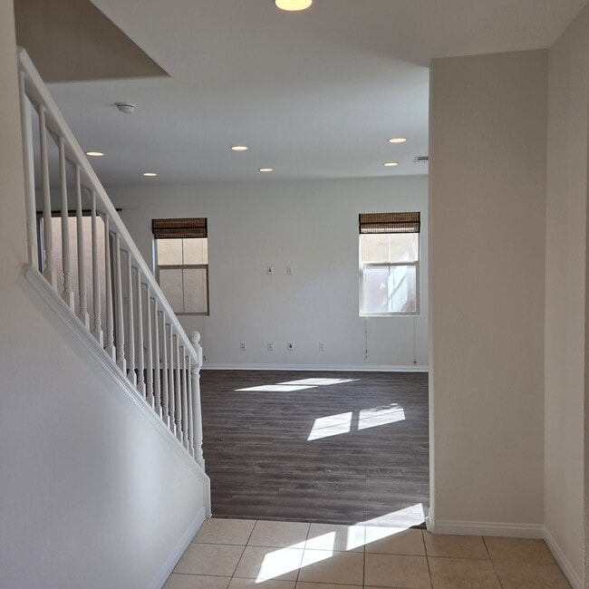 Building Photo - 60 Keepsake