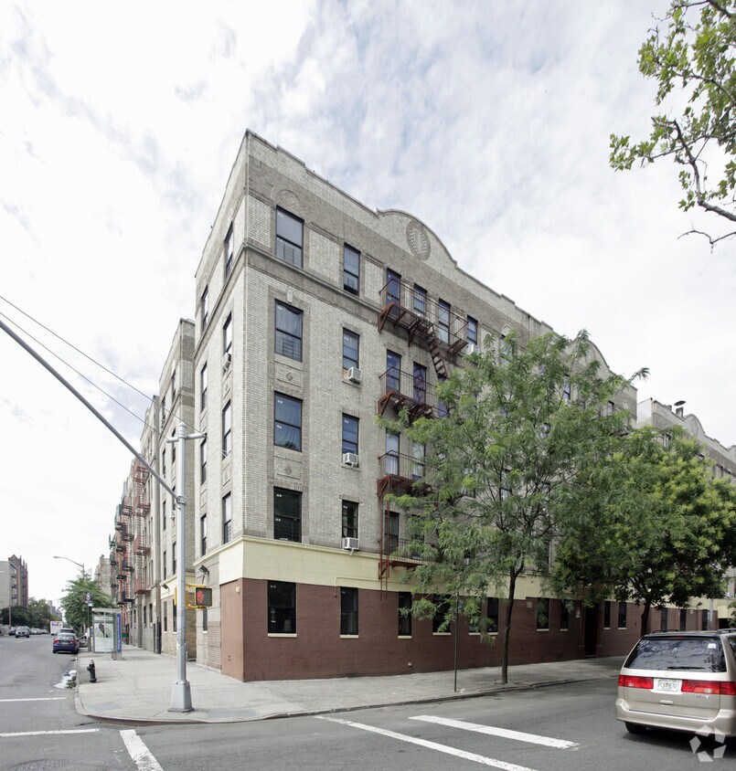 Foto del edificio - 266 E 169th St