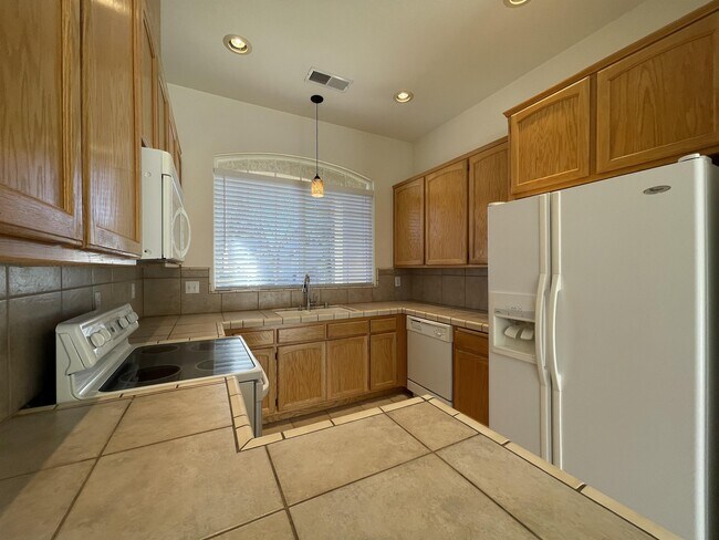 Foto del edificio - 1877 Devonshire Dr